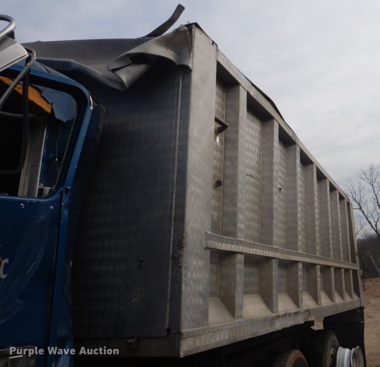 image for item HV9546 2000 Kenworth T800  dump truck