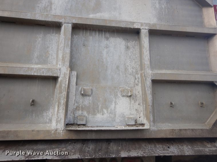 image for item HV9546 2000 Kenworth T800  dump truck