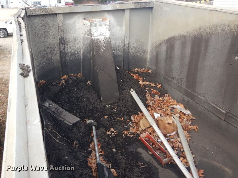 image for item HV9546 2000 Kenworth T800  dump truck