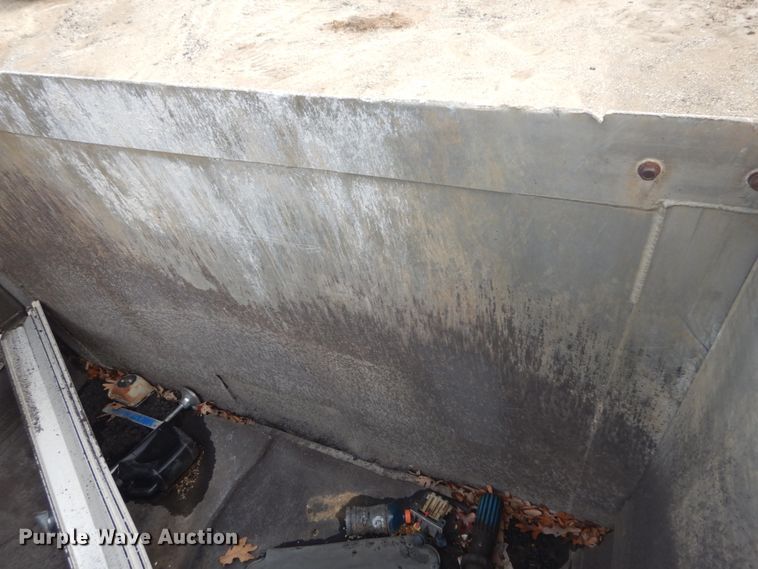 image for item HV9546 2000 Kenworth T800  dump truck