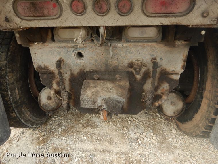 image for item HV9546 2000 Kenworth T800  dump truck