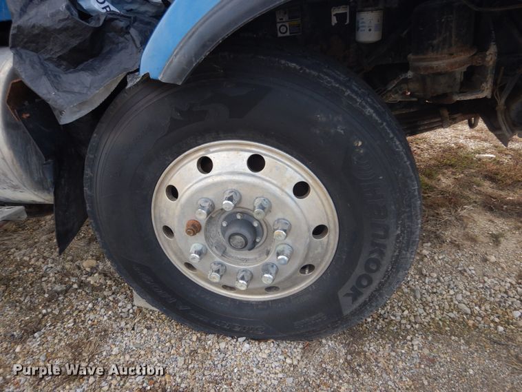 image for item HV9546 2000 Kenworth T800  dump truck