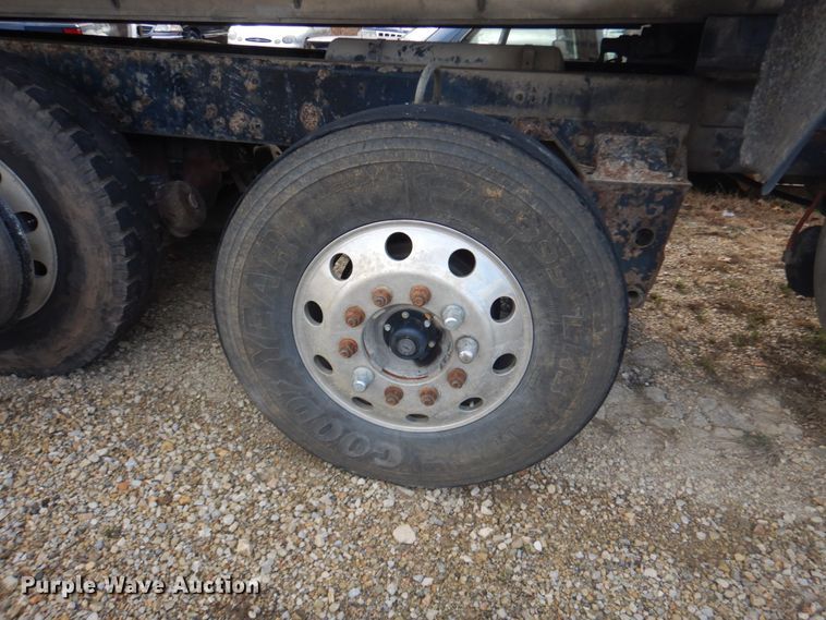 image for item HV9546 2000 Kenworth T800  dump truck