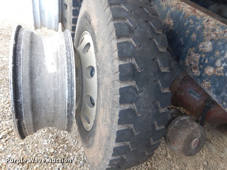 image for item HV9546 2000 Kenworth T800  dump truck