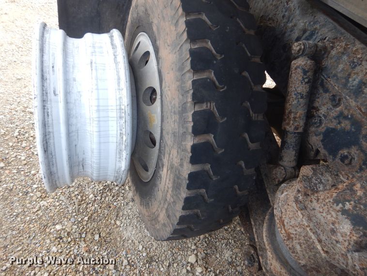 image for item HV9546 2000 Kenworth T800  dump truck