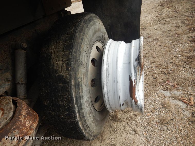 image for item HV9546 2000 Kenworth T800  dump truck