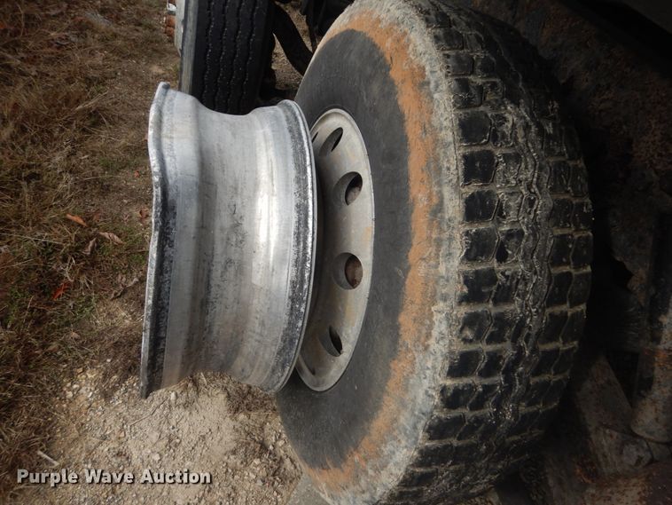 image for item HV9546 2000 Kenworth T800  dump truck