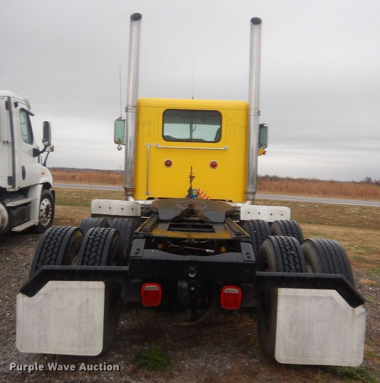 image for item HW9196 2001 Peterbilt 385  semi truck