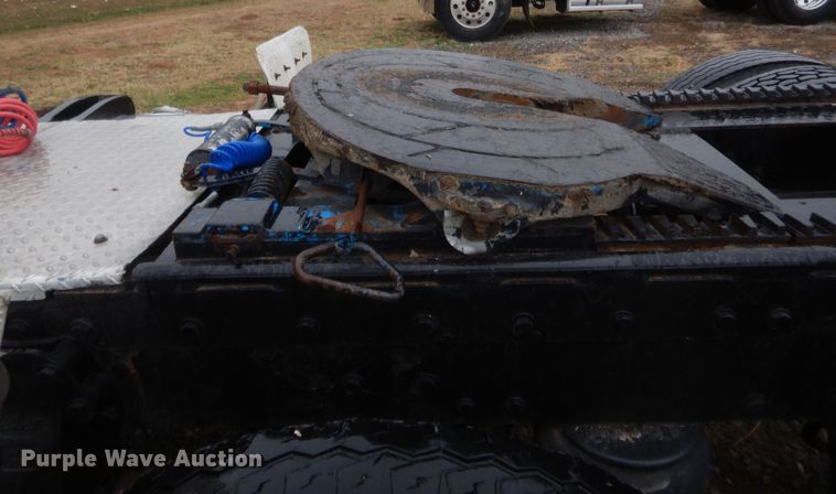 image for item HW9196 2001 Peterbilt 385  semi truck