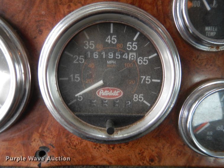 image for item HW9196 2001 Peterbilt 385  semi truck