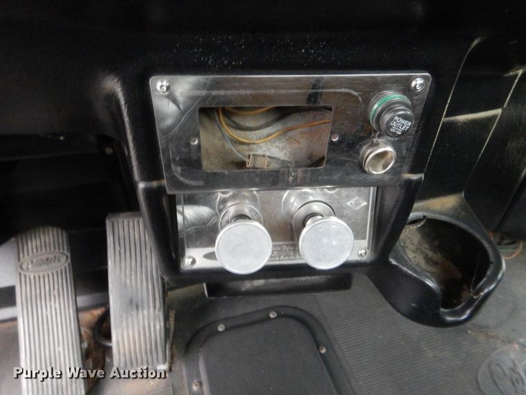 image for item HW9196 2001 Peterbilt 385  semi truck