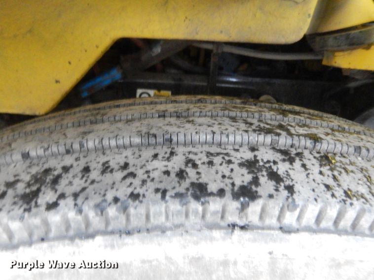 image for item HW9196 2001 Peterbilt 385  semi truck