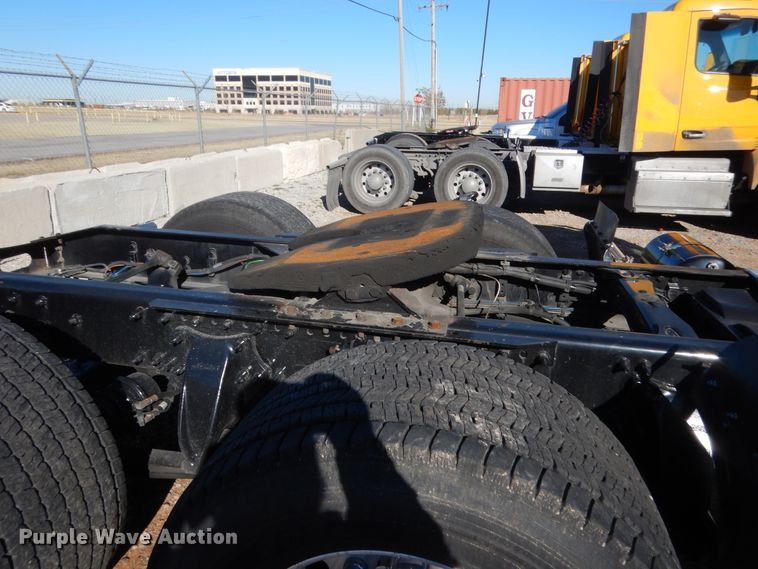 image for item HW9204 2017 Freightliner Cascadia 125  semi truck