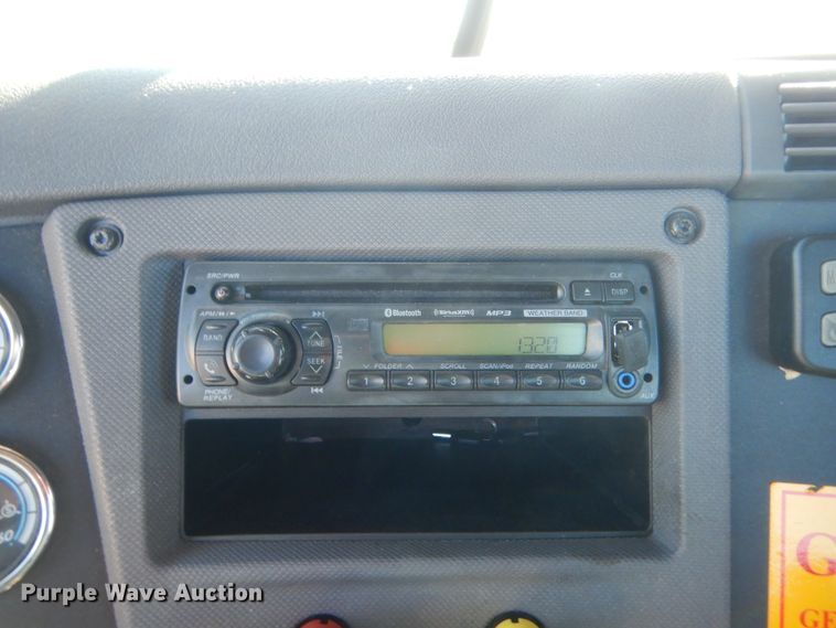 image for item HW9204 2017 Freightliner Cascadia 125  semi truck