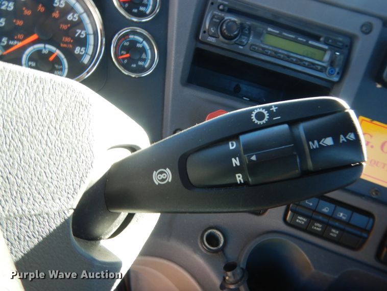 image for item HW9204 2017 Freightliner Cascadia 125  semi truck