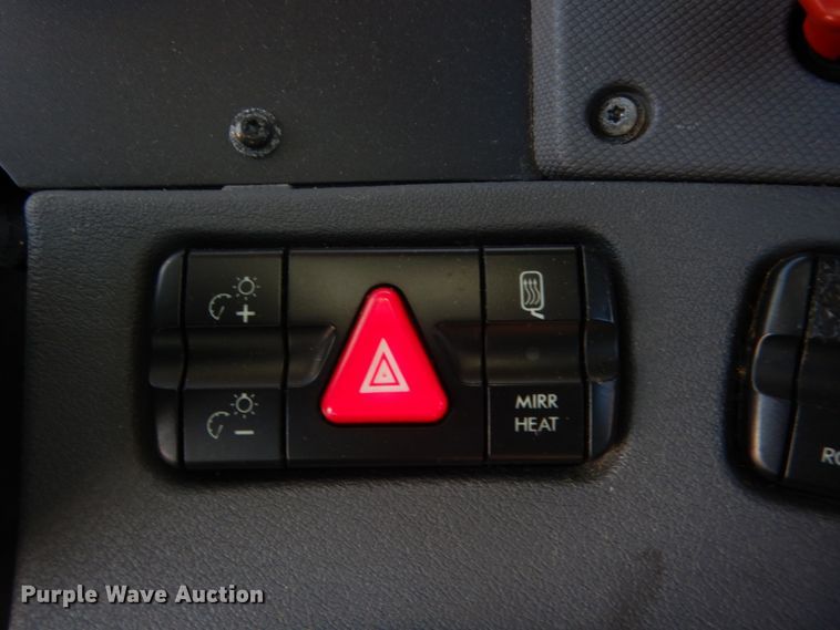 image for item HW9204 2017 Freightliner Cascadia 125  semi truck