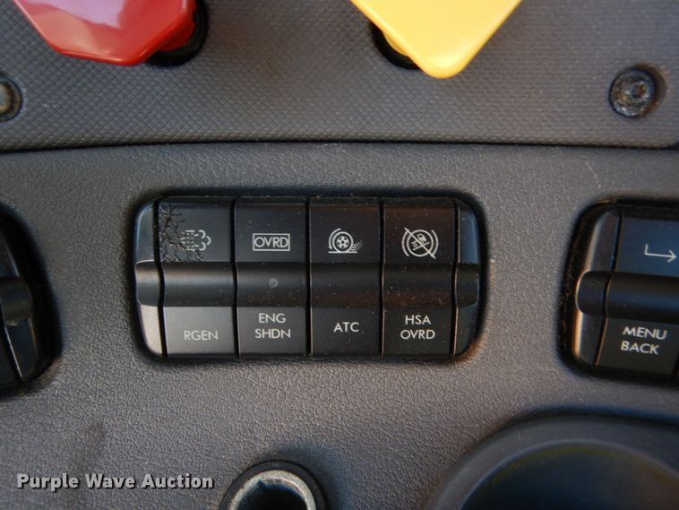 image for item HW9204 2017 Freightliner Cascadia 125  semi truck