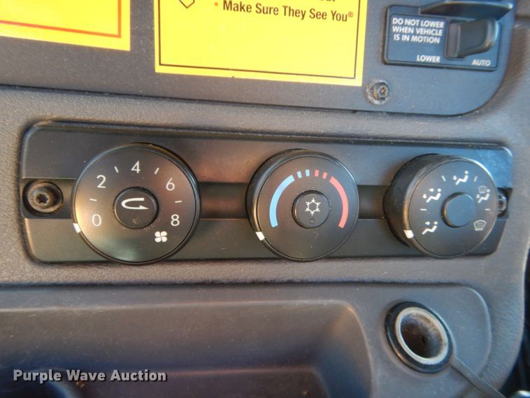 image for item HW9204 2017 Freightliner Cascadia 125  semi truck