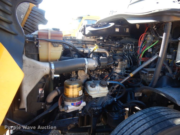 image for item HW9204 2017 Freightliner Cascadia 125  semi truck