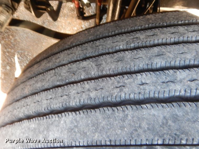 image for item HW9204 2017 Freightliner Cascadia 125  semi truck