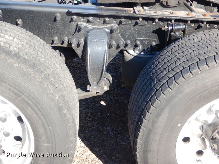 image for item HW9204 2017 Freightliner Cascadia 125  semi truck