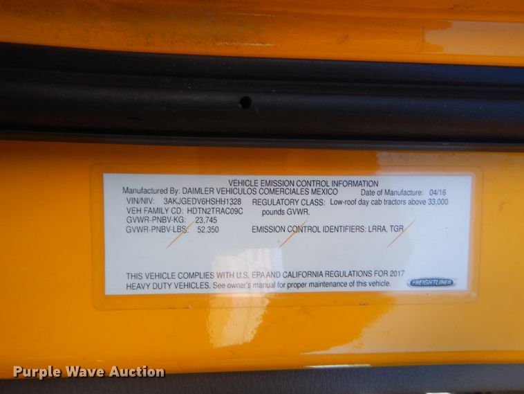 image for item HW9204 2017 Freightliner Cascadia 125  semi truck