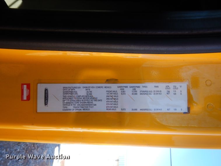 image for item HW9204 2017 Freightliner Cascadia 125  semi truck