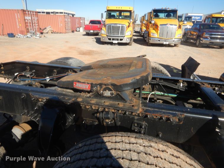 image for item HW9205 2016 Freightliner Cascadia 125  semi truck