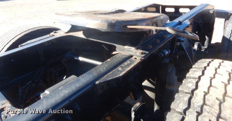 image for item HW9205 2016 Freightliner Cascadia 125  semi truck