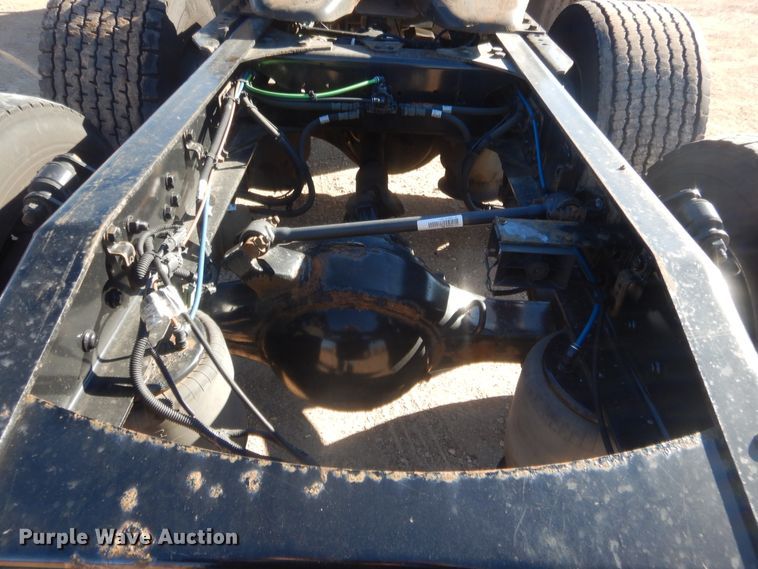 image for item HW9205 2016 Freightliner Cascadia 125  semi truck