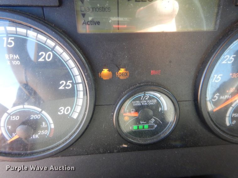 image for item HW9205 2016 Freightliner Cascadia 125  semi truck