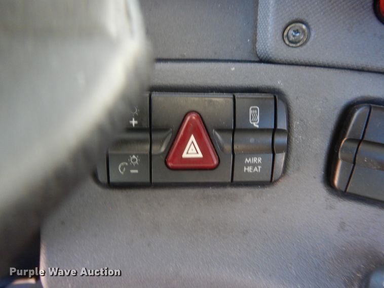 image for item HW9205 2016 Freightliner Cascadia 125  semi truck