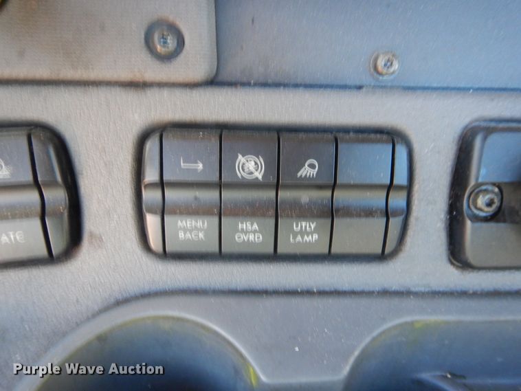 image for item HW9205 2016 Freightliner Cascadia 125  semi truck