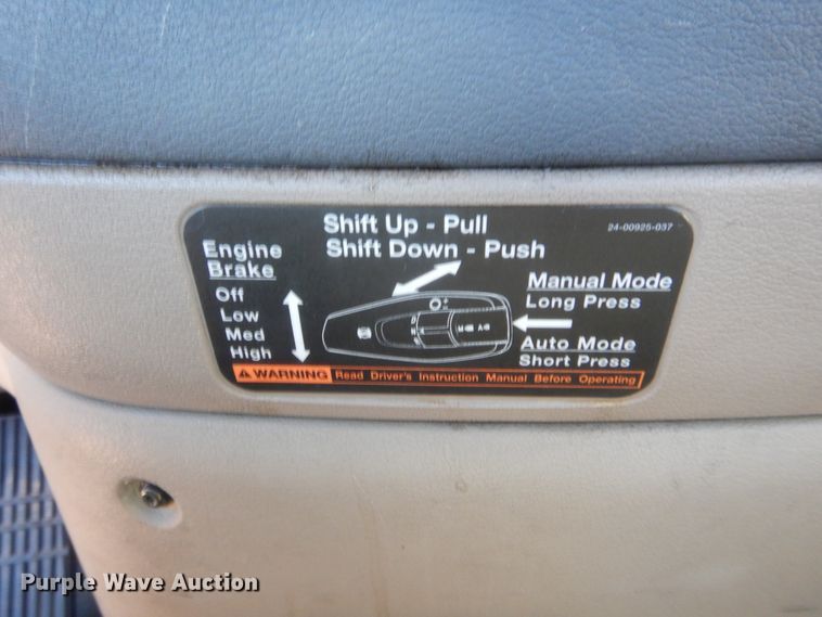 image for item HW9205 2016 Freightliner Cascadia 125  semi truck