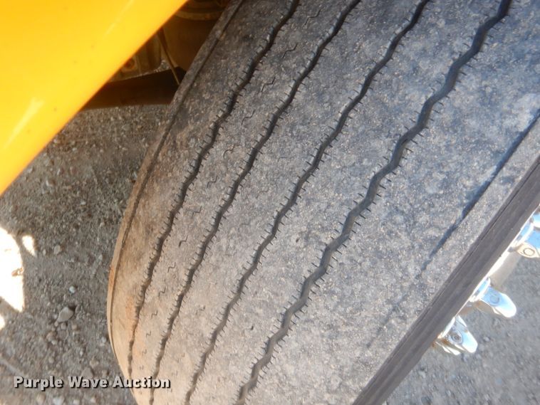 image for item HW9205 2016 Freightliner Cascadia 125  semi truck