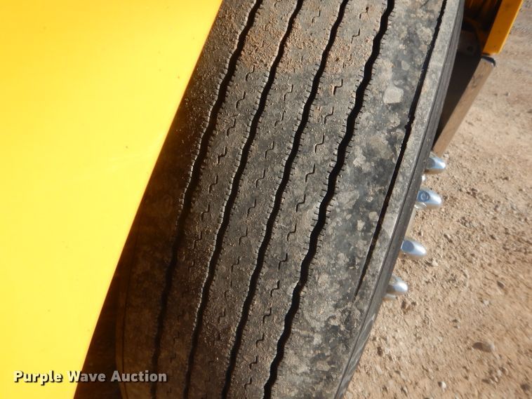 image for item HW9205 2016 Freightliner Cascadia 125  semi truck