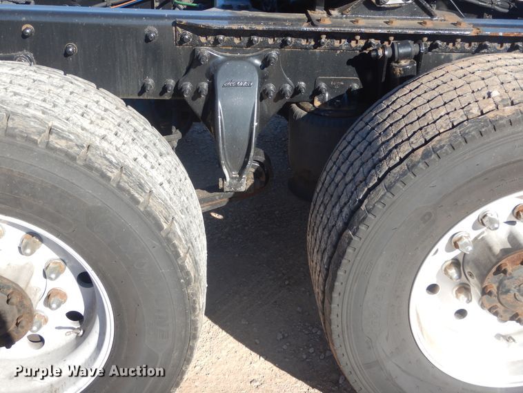 image for item HW9205 2016 Freightliner Cascadia 125  semi truck