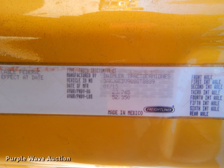 image for item HW9205 2016 Freightliner Cascadia 125  semi truck