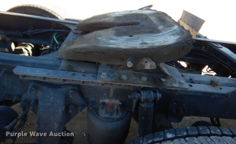 image for item HW9206 2016 Freightliner Cascadia 125  semi truck