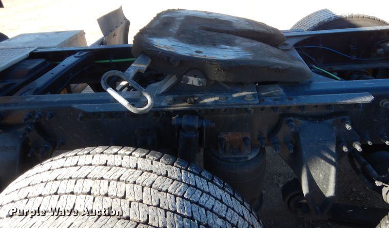 image for item HW9206 2016 Freightliner Cascadia 125  semi truck