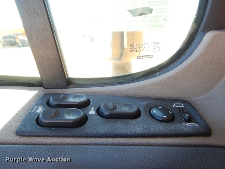 image for item HW9206 2016 Freightliner Cascadia 125  semi truck