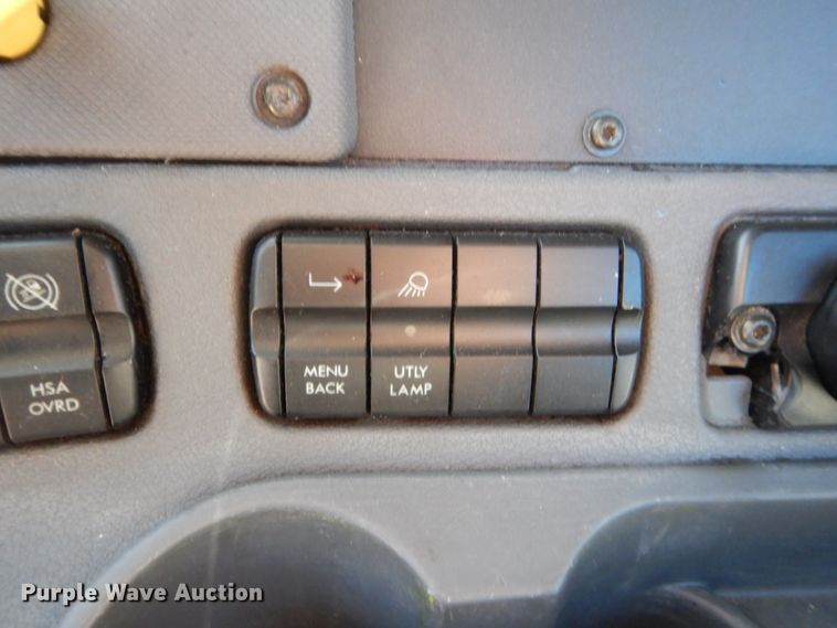 image for item HW9206 2016 Freightliner Cascadia 125  semi truck