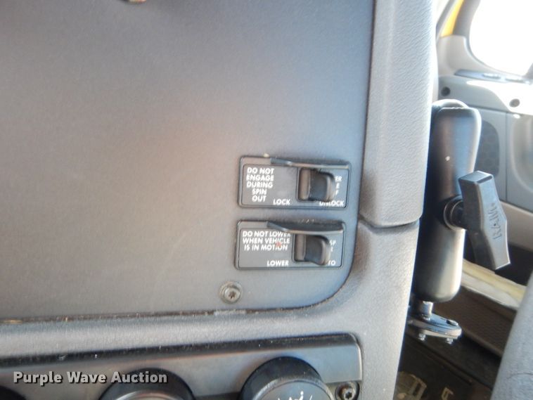 image for item HW9206 2016 Freightliner Cascadia 125  semi truck