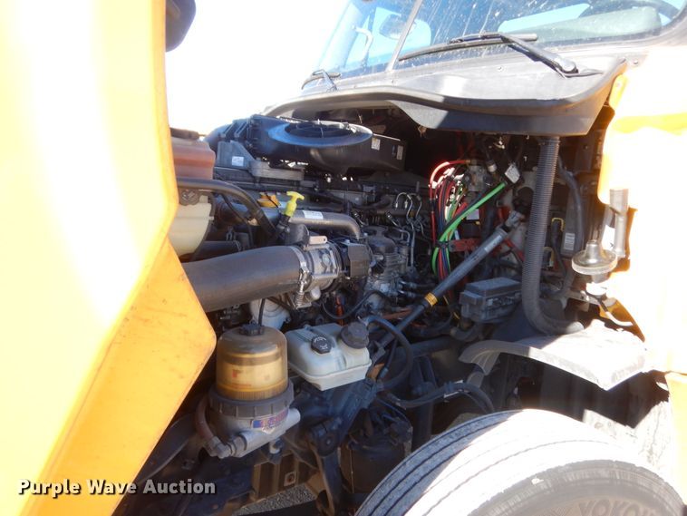 image for item HW9206 2016 Freightliner Cascadia 125  semi truck