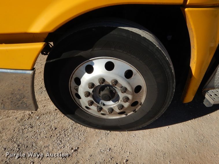 image for item HW9206 2016 Freightliner Cascadia 125  semi truck