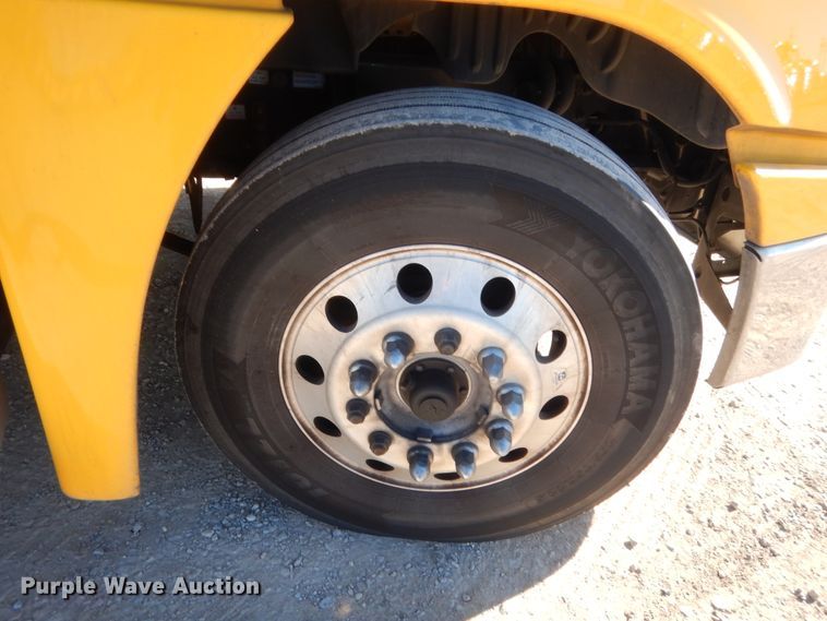 image for item HW9206 2016 Freightliner Cascadia 125  semi truck