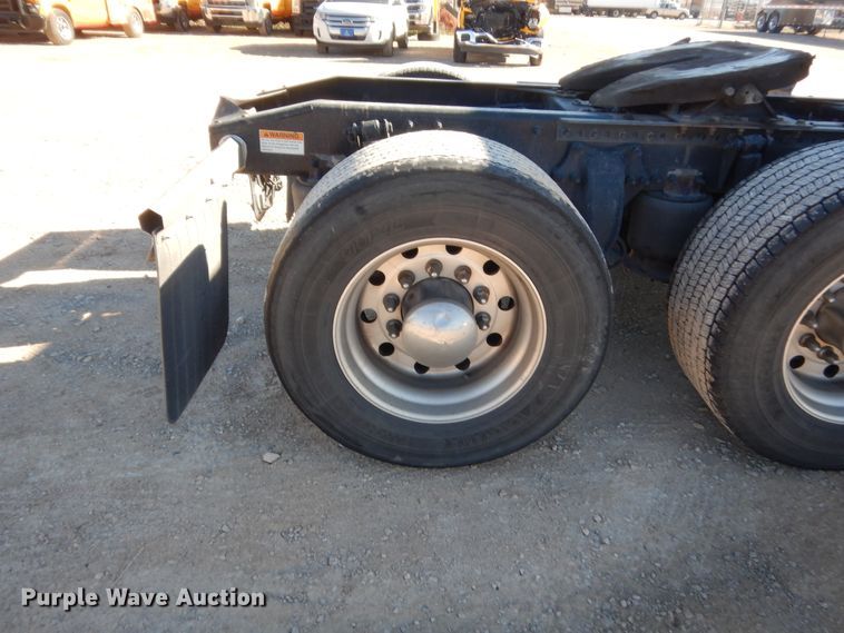 image for item HW9206 2016 Freightliner Cascadia 125  semi truck