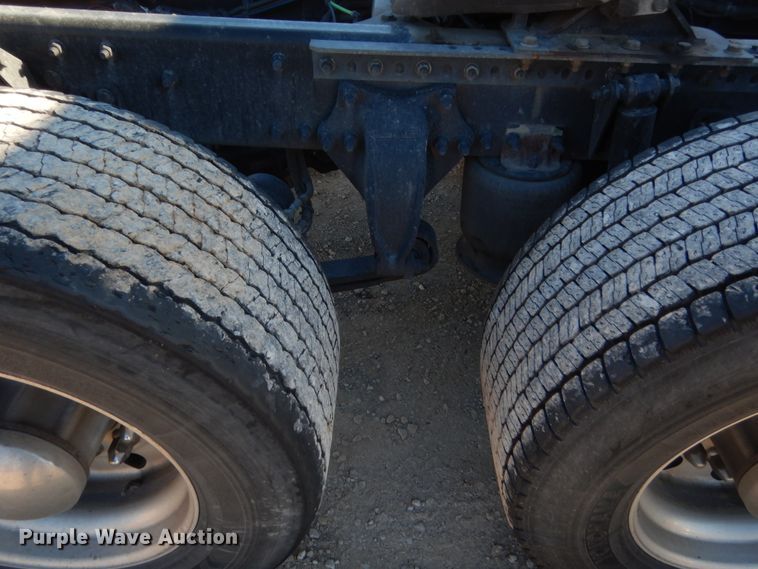 image for item HW9206 2016 Freightliner Cascadia 125  semi truck