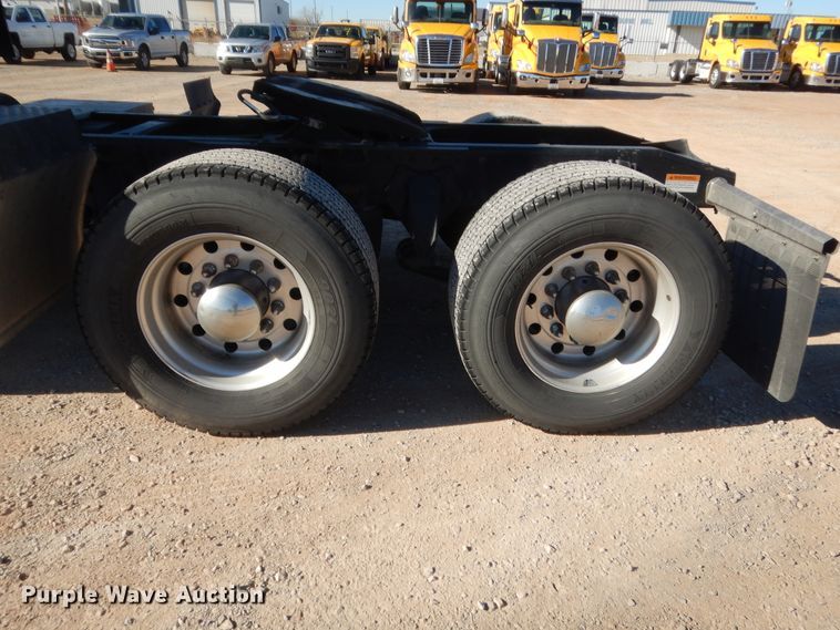 image for item HW9206 2016 Freightliner Cascadia 125  semi truck