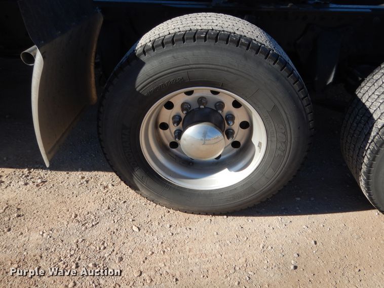 image for item HW9206 2016 Freightliner Cascadia 125  semi truck